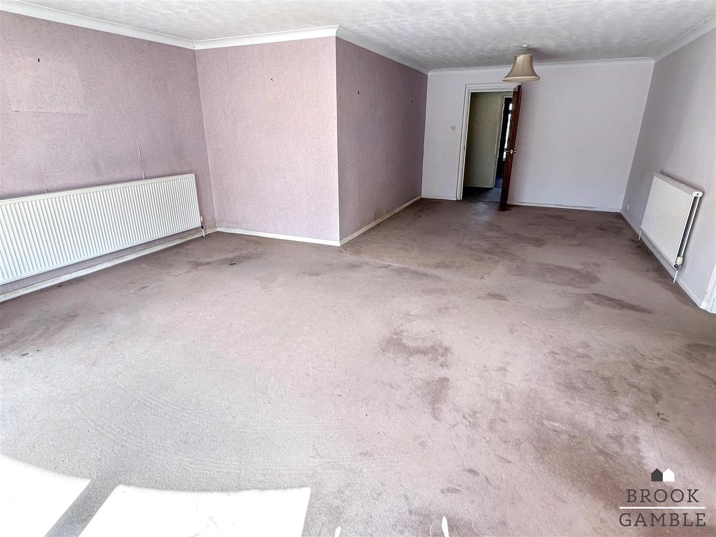 3 Bedroom Flat. St. Johns Road in Eastbourne,  7